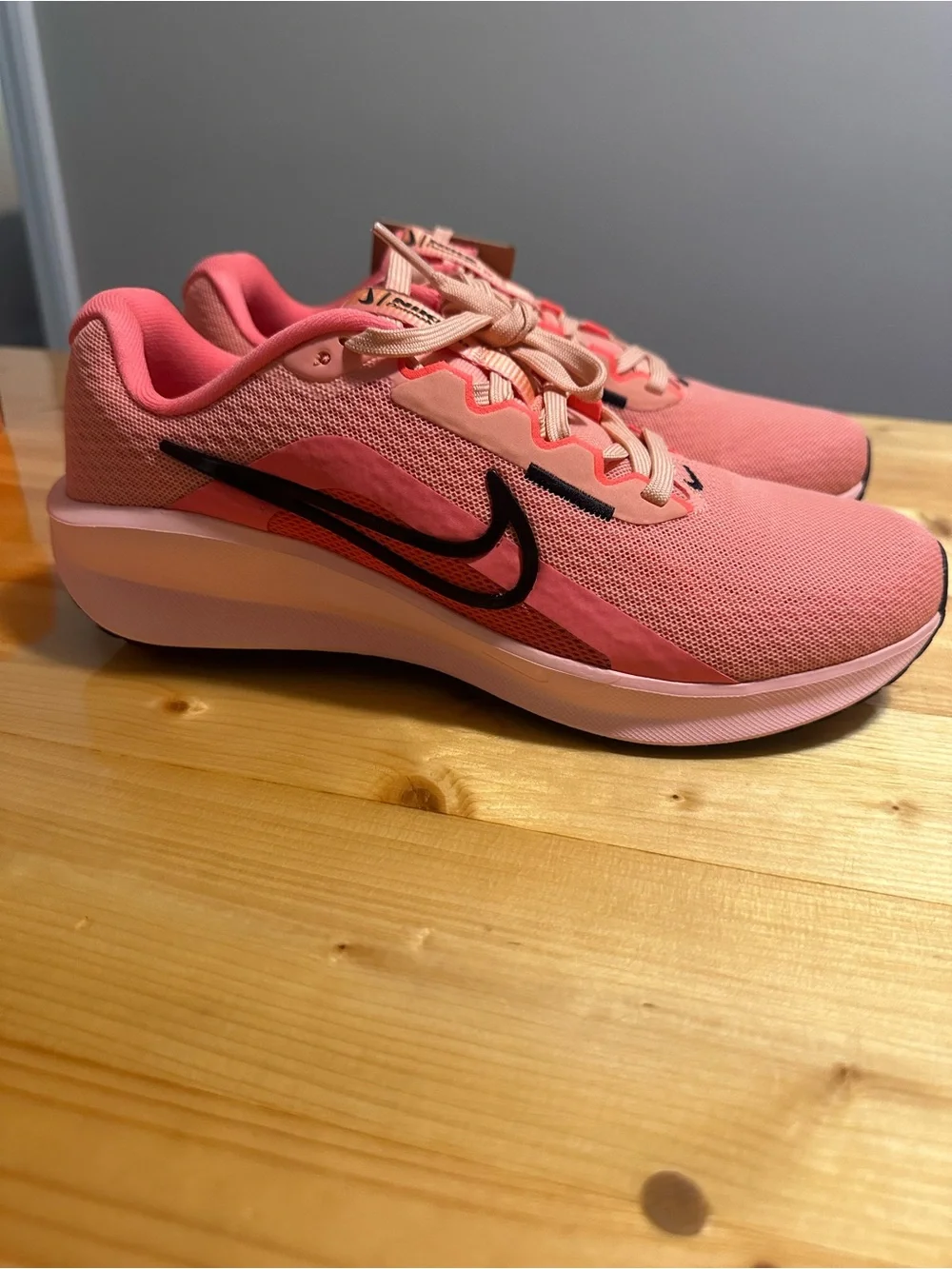 Nike Women’s Coral Pink Athletic Running Shoes